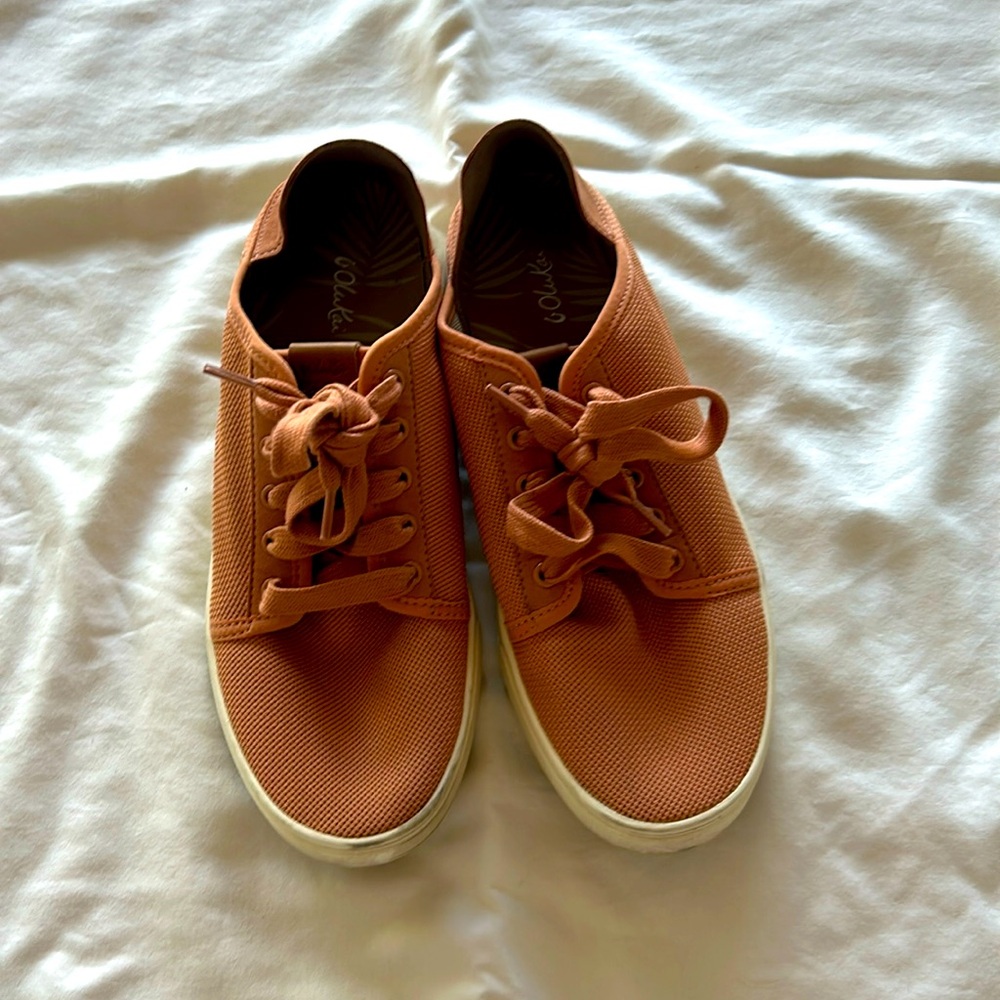 Women’s size 9 Olivia sneakers